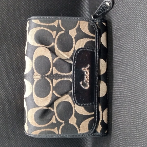 Coach Handbags - COACH SIGNATURE SMALL TRIFOLD WALLET